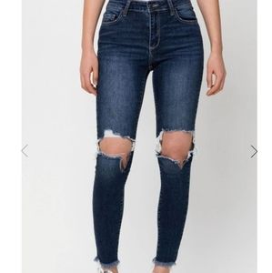 DARK MID RISE DISTRESSED JEANS